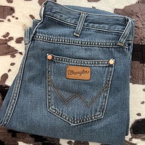 Wrangler “Exaggerated Boot” Trouser Hem Jeans